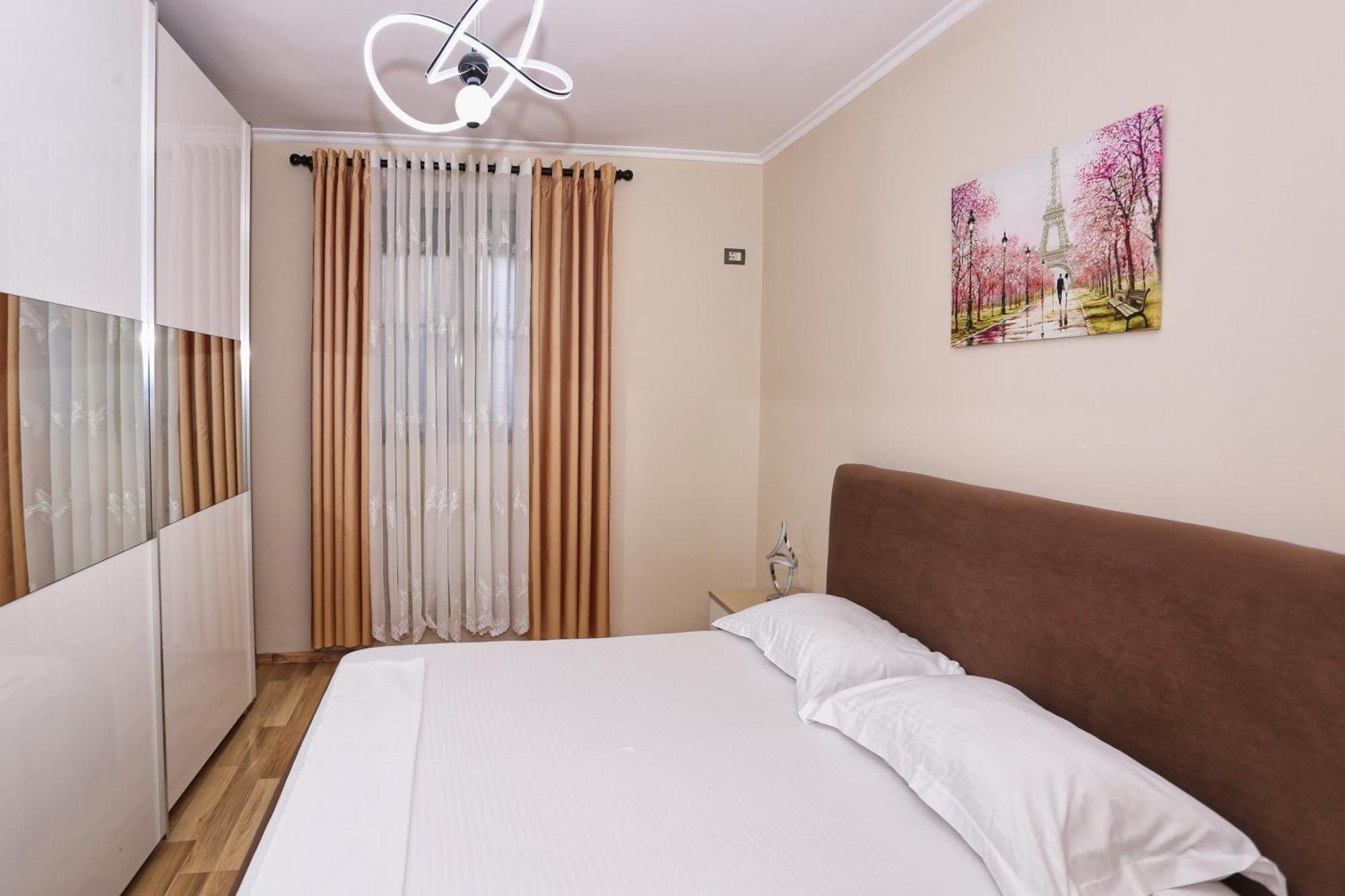 R&B City Center Apartment ティラナ エクステリア 写真