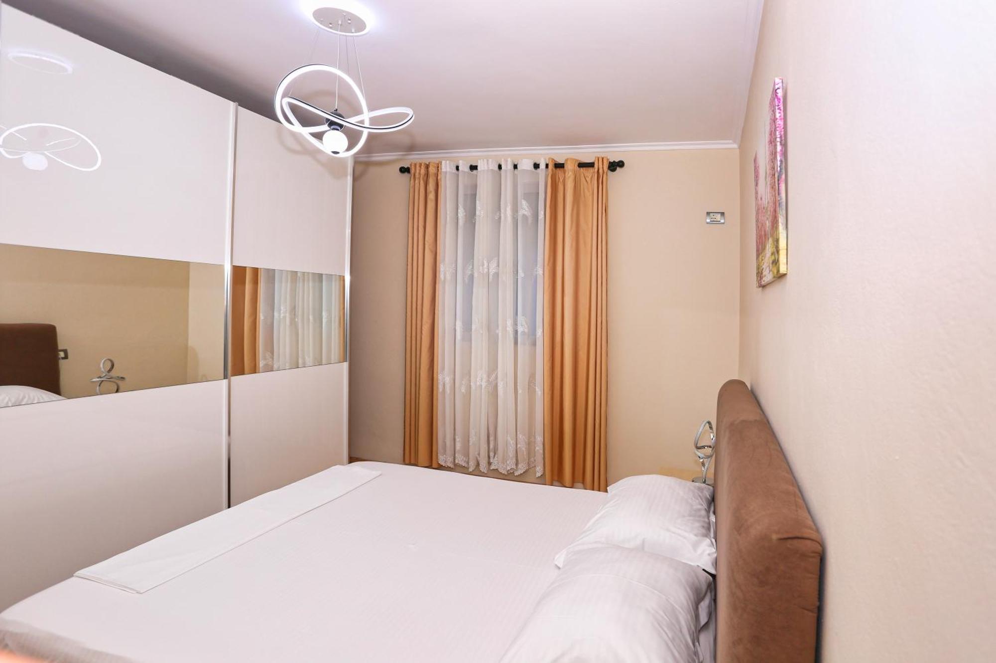 R&B City Center Apartment ティラナ エクステリア 写真