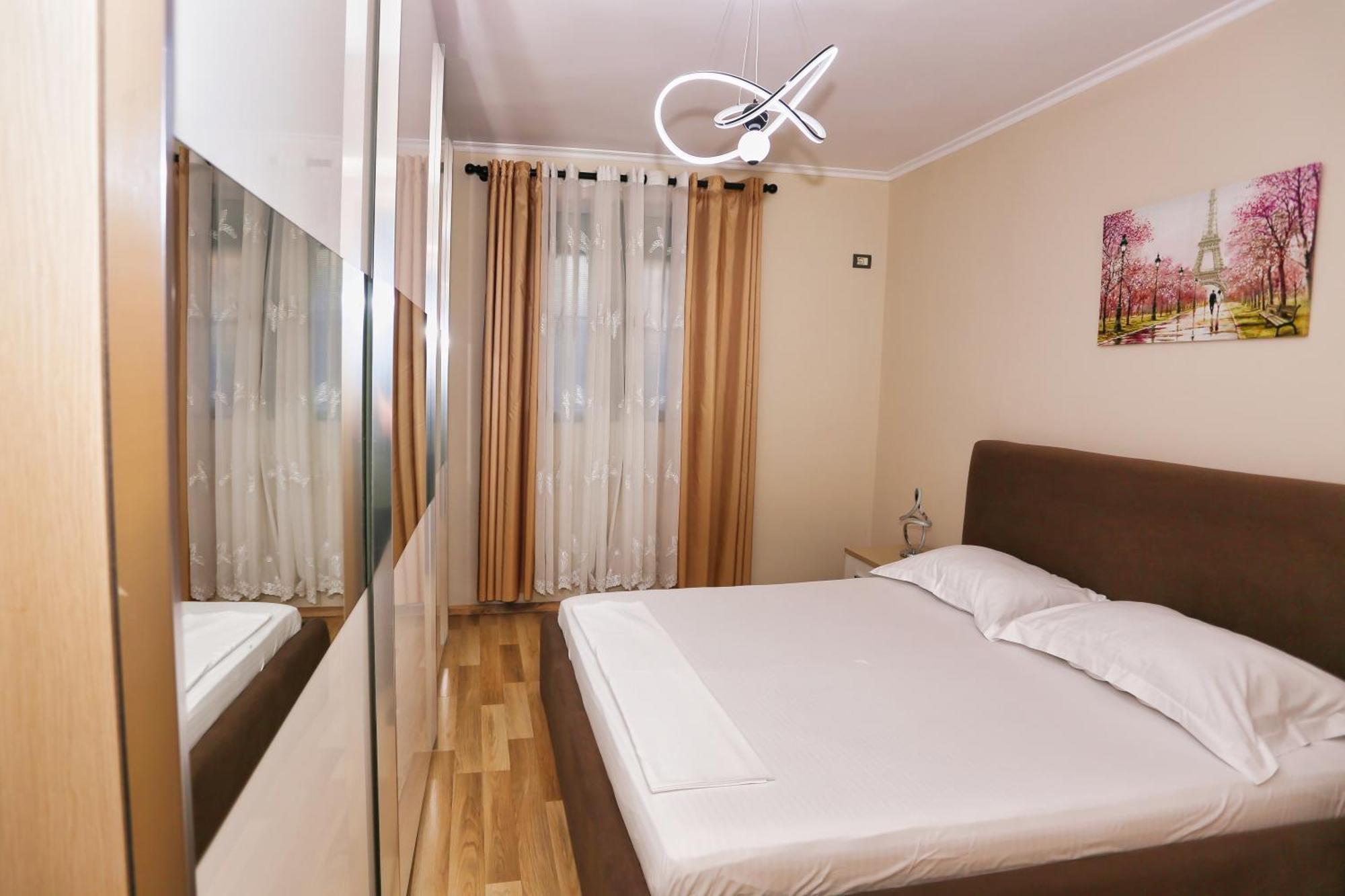 R&B City Center Apartment ティラナ エクステリア 写真