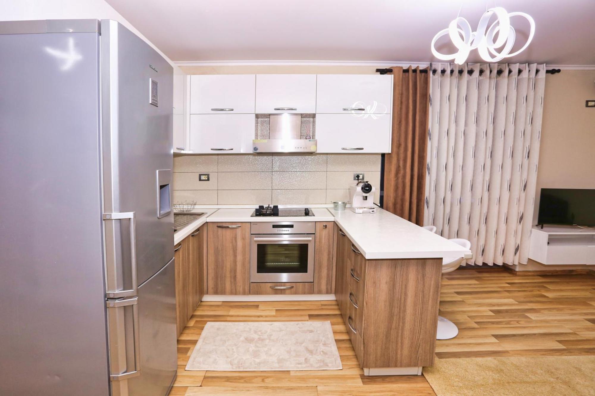 R&B City Center Apartment ティラナ エクステリア 写真