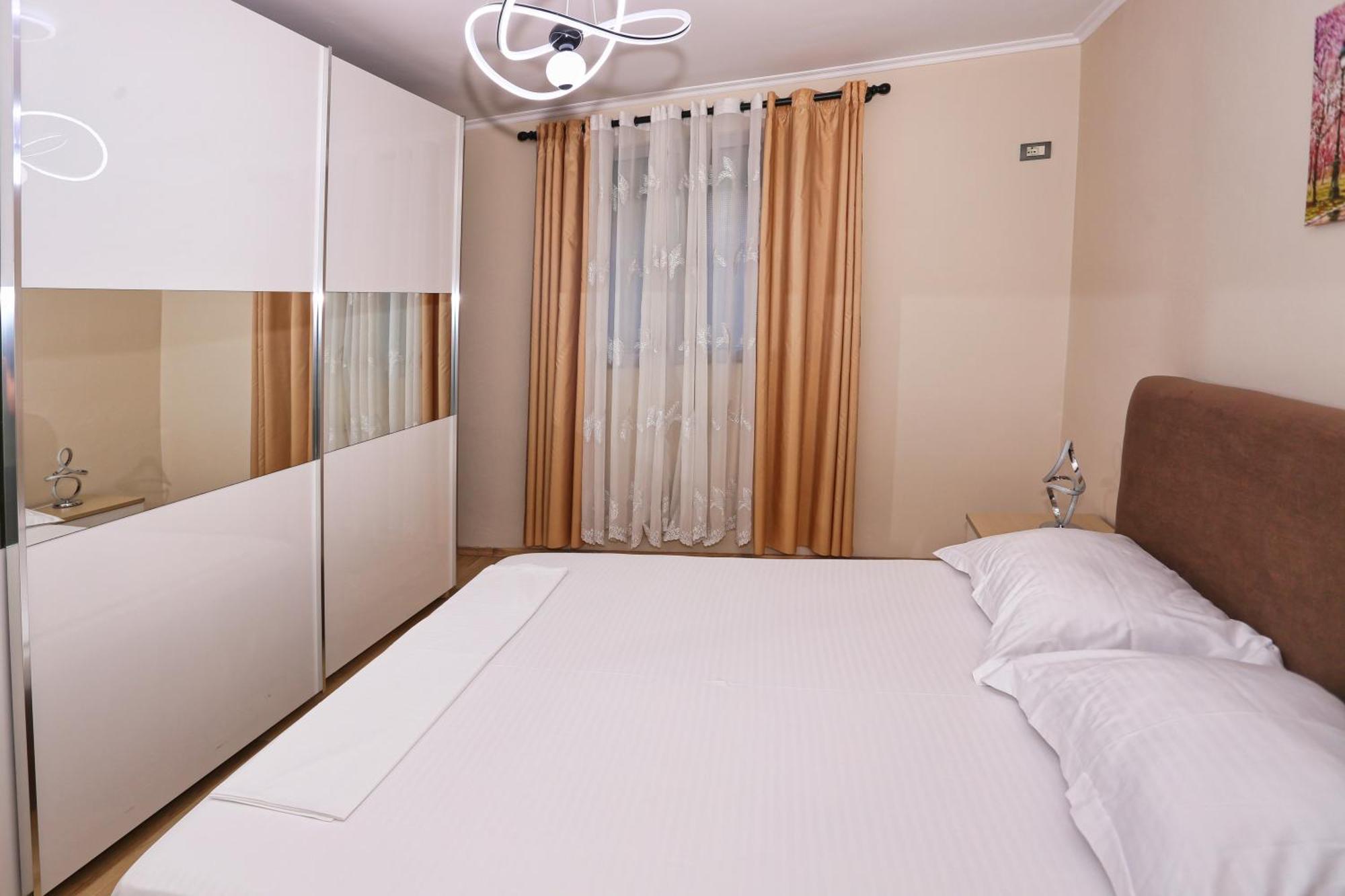 R&B City Center Apartment ティラナ エクステリア 写真