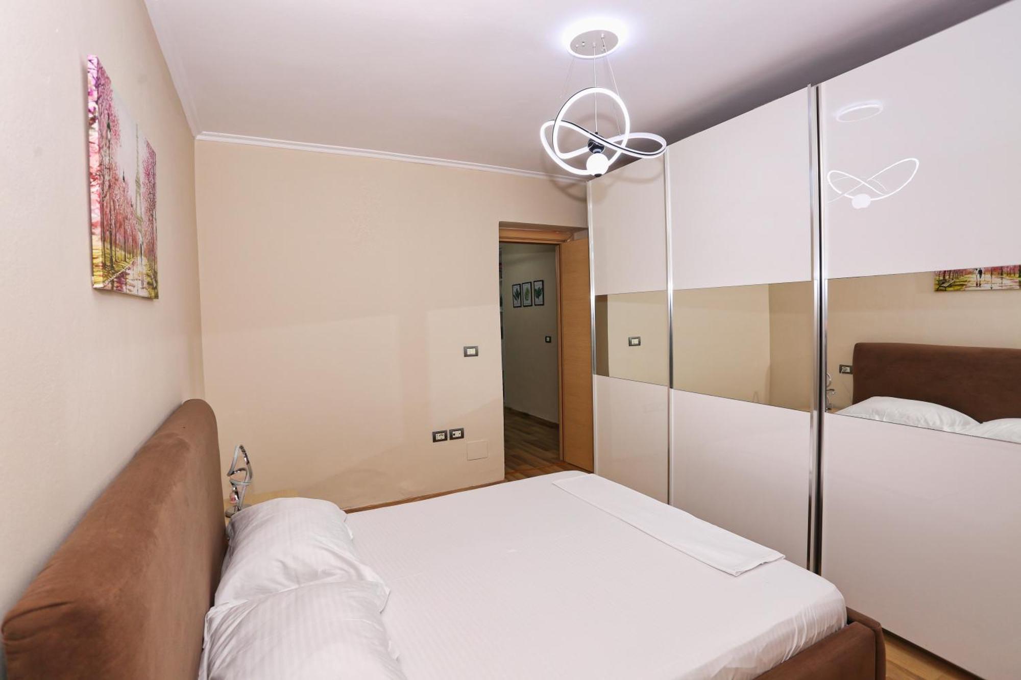 R&B City Center Apartment ティラナ エクステリア 写真