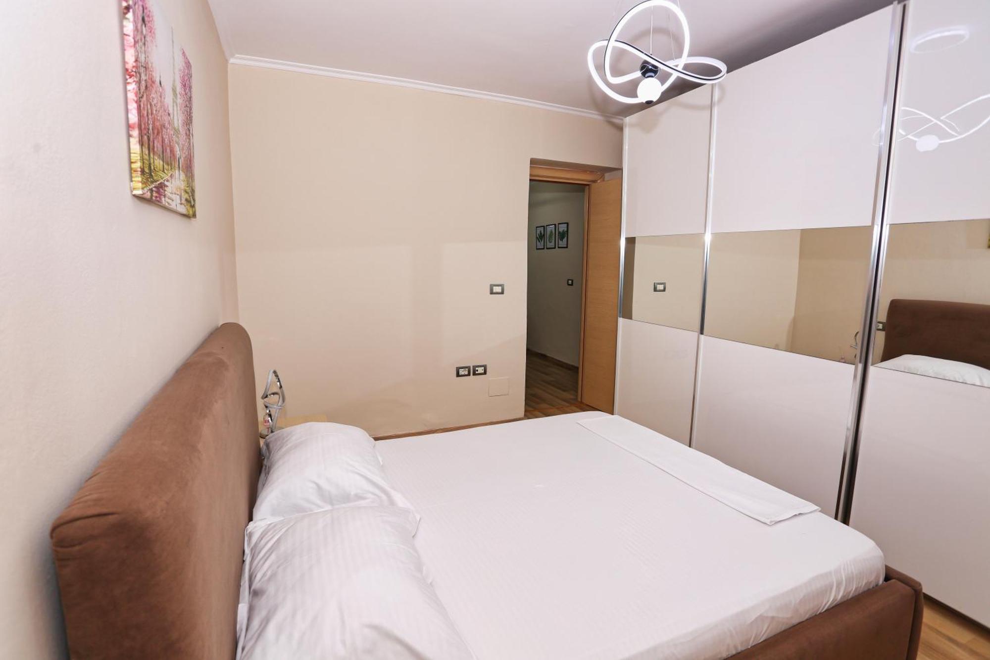 R&B City Center Apartment ティラナ エクステリア 写真