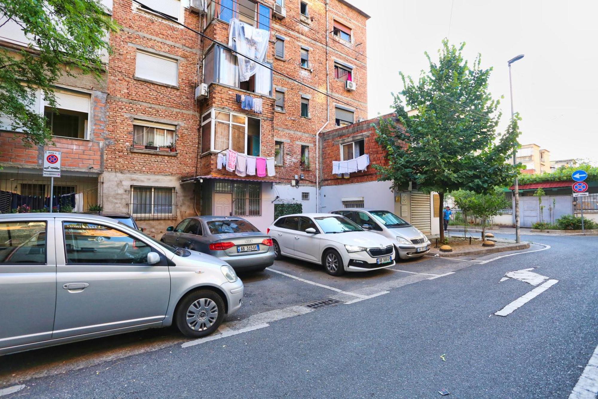 R&B City Center Apartment ティラナ エクステリア 写真